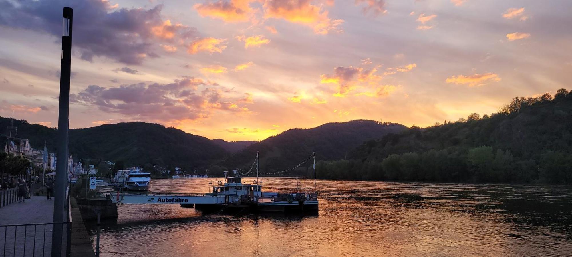 Urlaub Am Rhein, Ferienwohnung Mit Garten ボッパルト エクステリア 写真